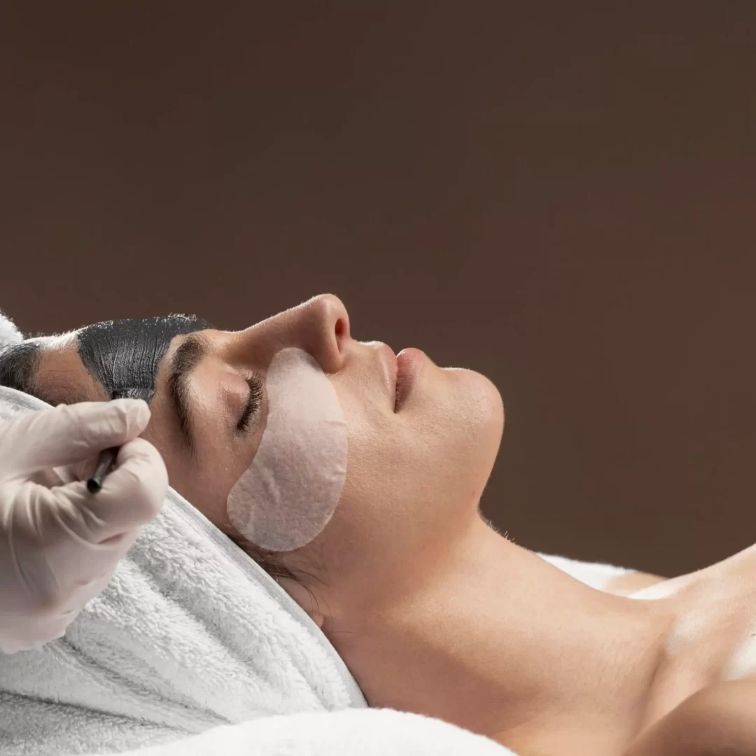 woman-relaxing-beauty-salon (1)